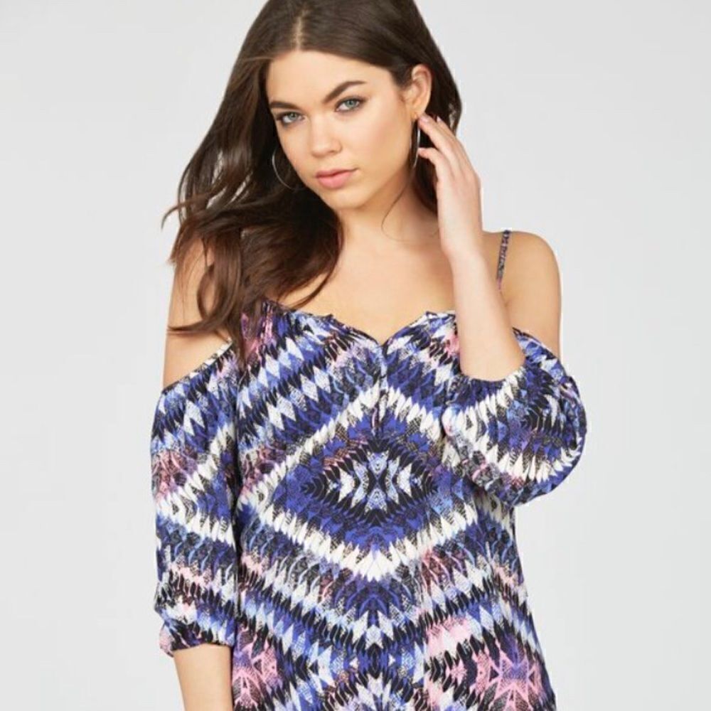 SOLD Cold Shoulder Top Medium JustFab New